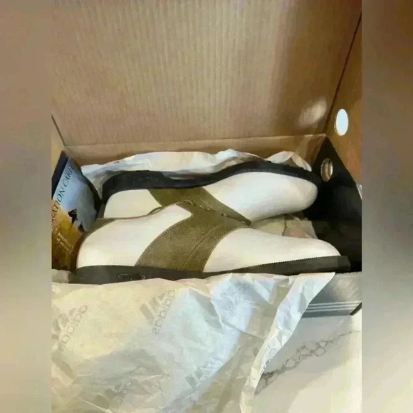 NWT - Adidas Women's Tan & White SADD Ritual Saddle Golf Shoes (Size 10) - Picture 3 of 10
